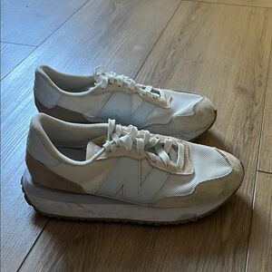 New Balance 237 Cream and Tan Athletic Shoes Size 7.5